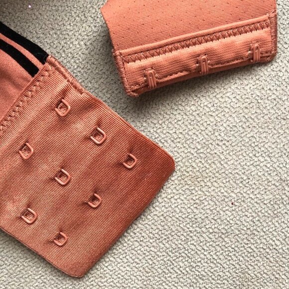 Alo Yoga Set Airlift Line Up Bra And High-Waist 7/8 Line Up Legging Dusty Rose - Picture 4 of 9